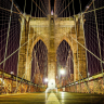 Manhattan bridge at night - Køb non-woven fototapet med bro fra New York