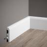 Stilren fodliste med bue i toppen 9,7cm. høj - Fodpanel med ledningsskjul Stilren fodliste med bue i toppen 9,7cm. høj - Fodpanel med ledningsskjul
